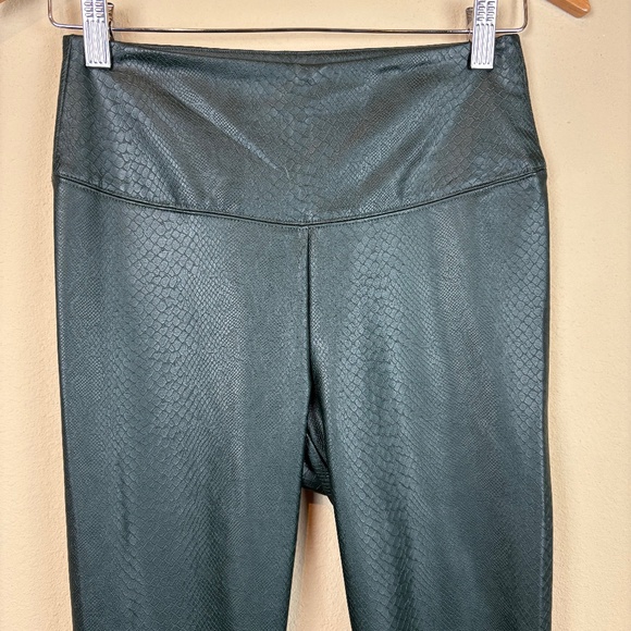 White House Black Market Runway Dark Green Faux Reptile Print Pull On Leggings - Picture 3 of 10